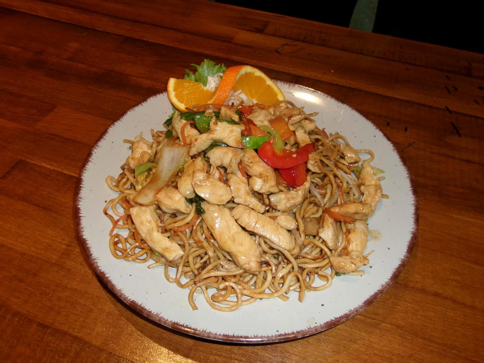 Gebratene Nudeln mit Hähnchen