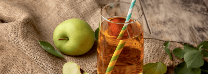 Fruchtiger Saft im Glas